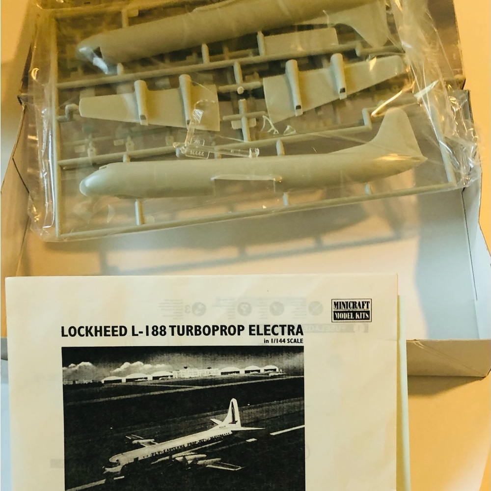 Lockheed L.188 𝒎𝒊𝒏𝒊𝒄𝒓𝒂𝒇𝒕 𝒎𝒐𝒅𝒆𝒍 - Picture 2 of 3